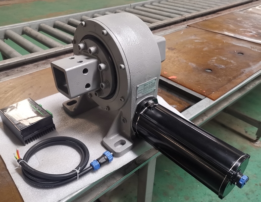 شراء 42CrMo Electric Slew Drive Enlcosed House Slewing Ring Drive online manufacture
